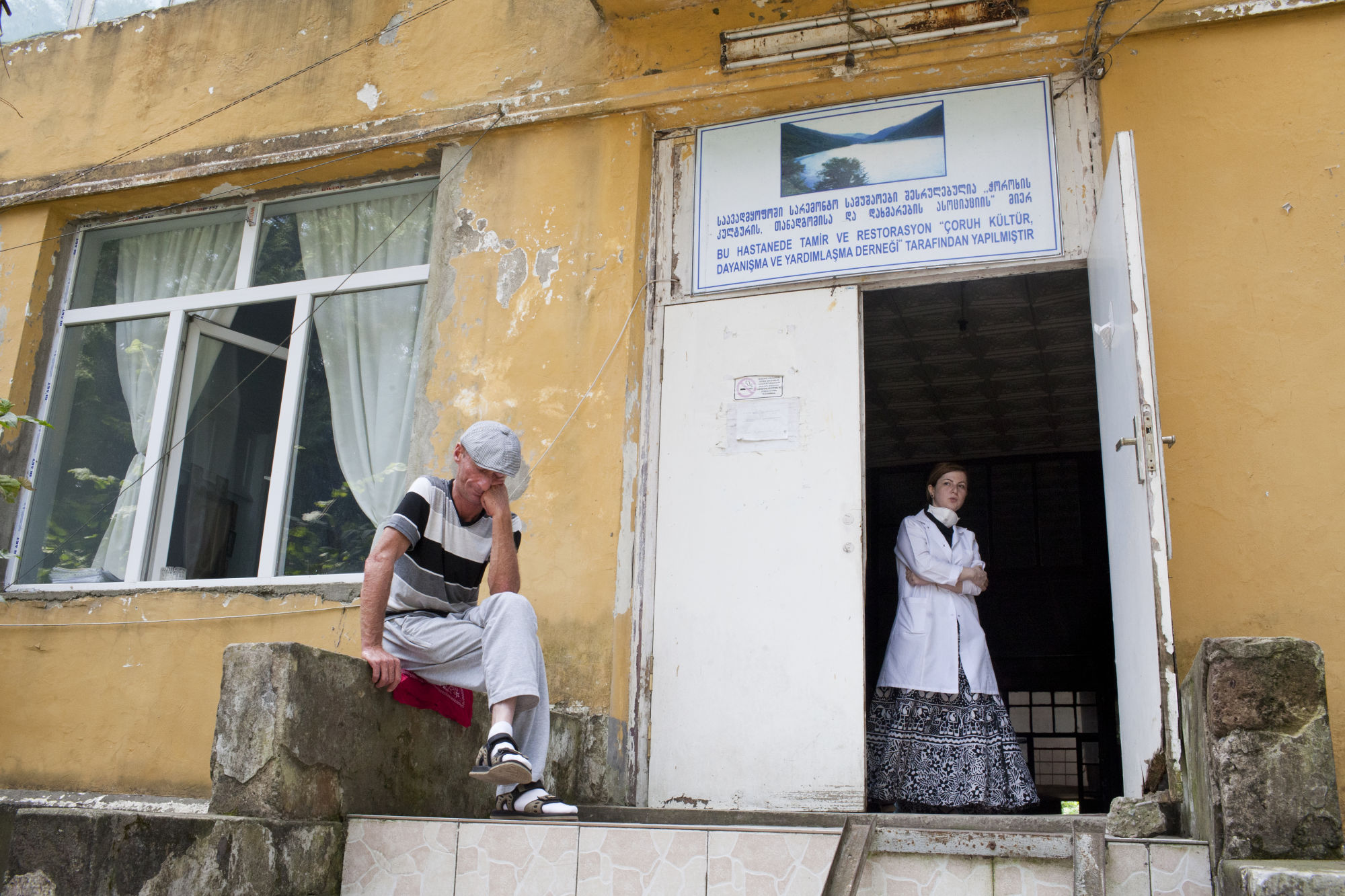 თეიმურაზ აჯიბა, ინფექციური პათოლოგიის, შიდსისა და ტუბერკულოზის რეგიონალური ცენტრის პაციენტი ბათუმში, ქალაქში შავი ზღვის პირას.